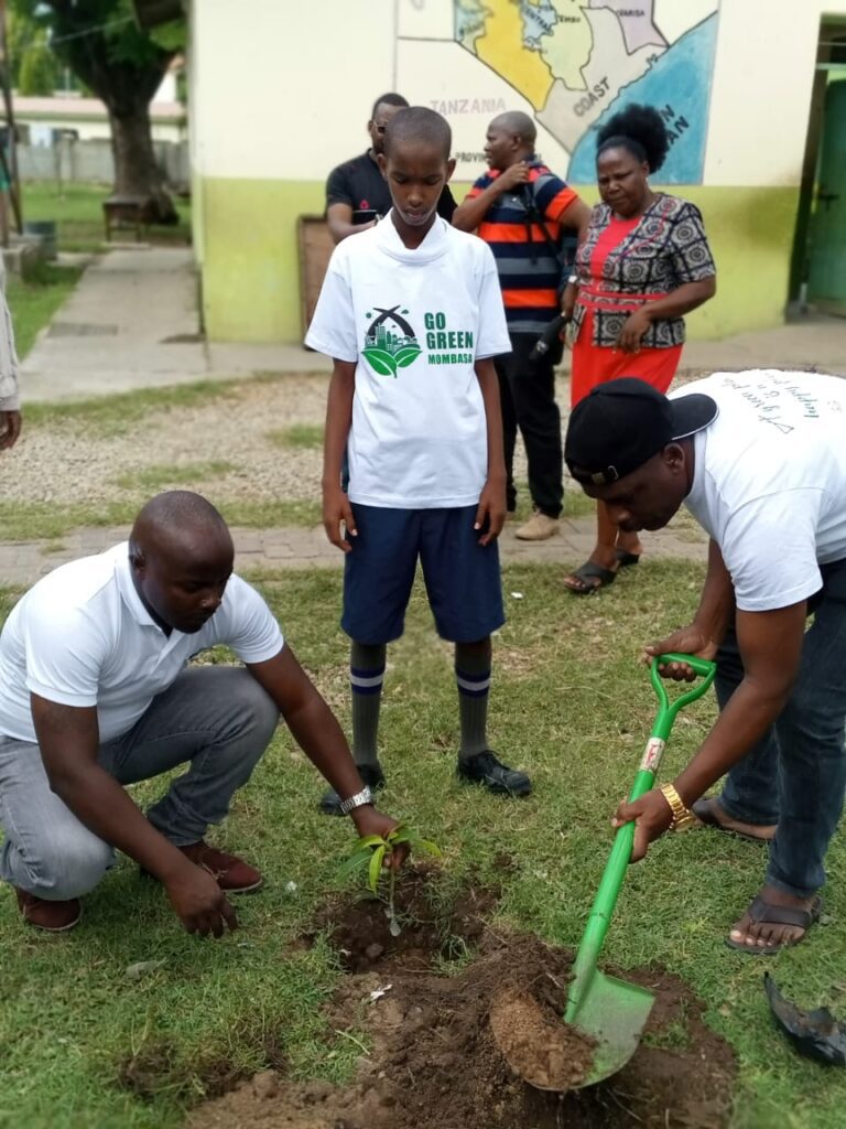 community tree planting Kenya 1